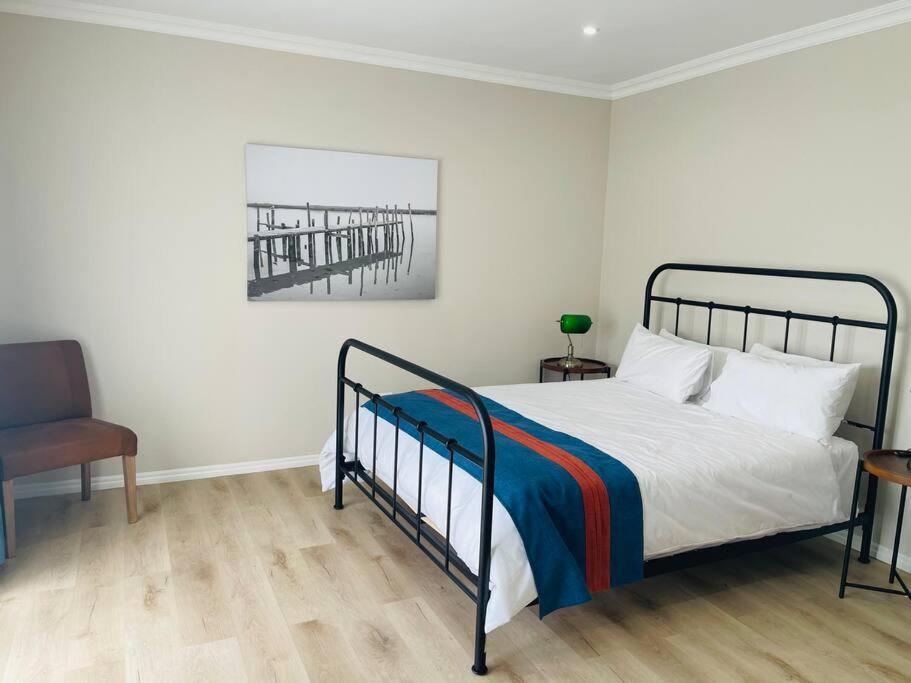 Private Modern 10 Bdrm Home Tucked Away In Sandton Γιοχάνεσμπουργκ Εξωτερικό φωτογραφία